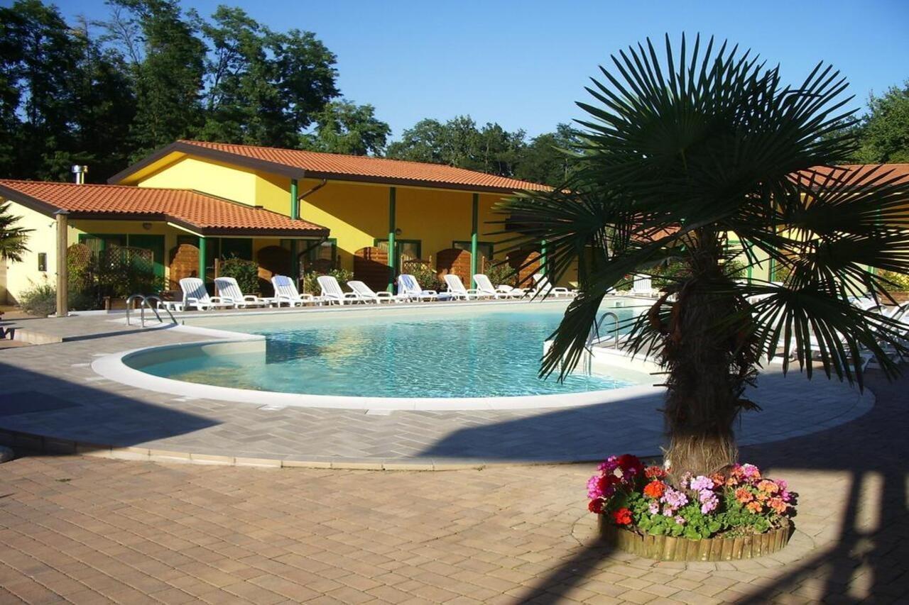 Hotel Ristorante La Perla Varallo Pombia Bagian luar foto