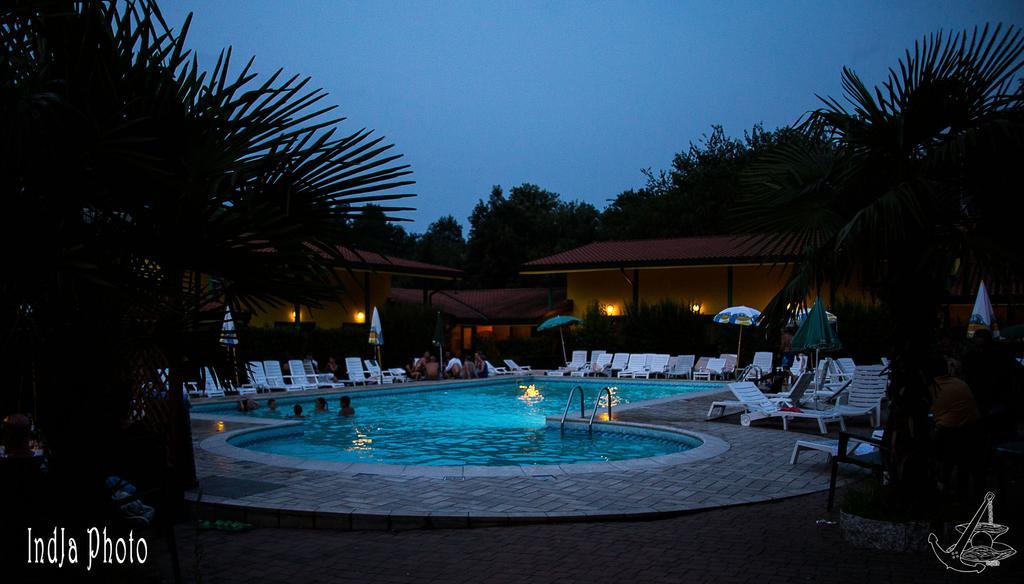 Hotel Ristorante La Perla Varallo Pombia Bagian luar foto
