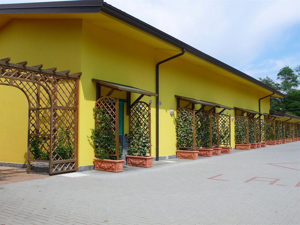 Hotel Ristorante La Perla Varallo Pombia Bagian luar foto