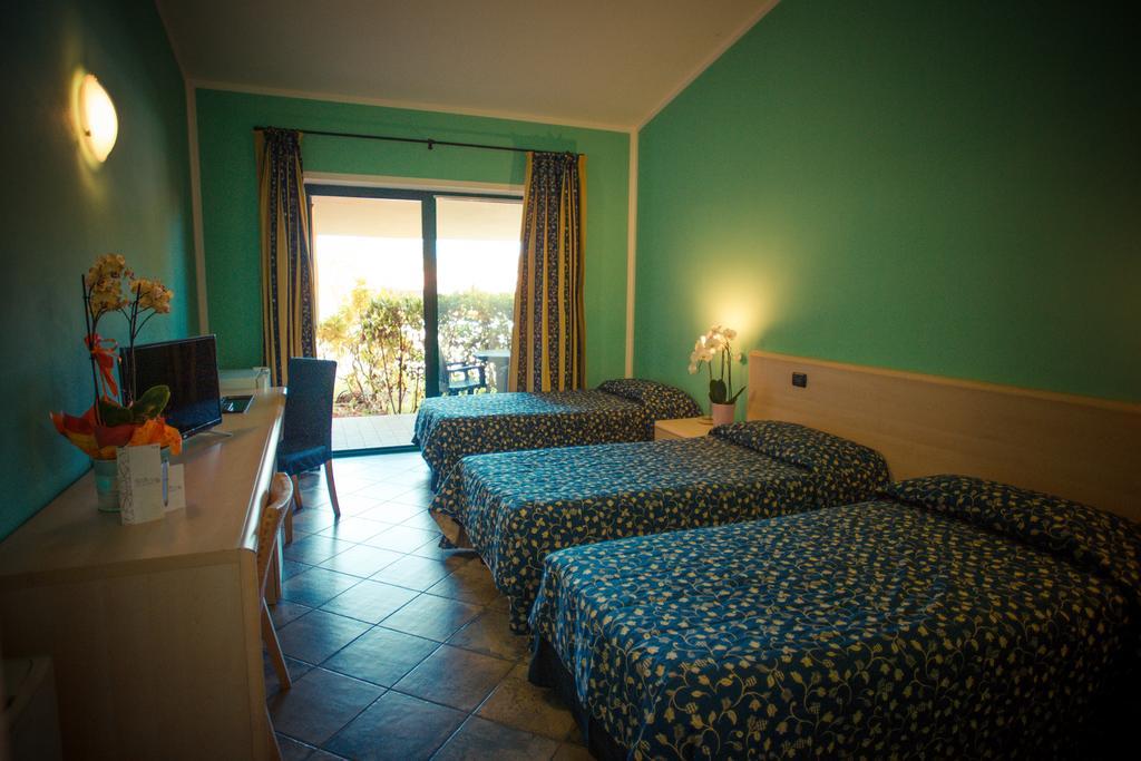 Hotel Ristorante La Perla Varallo Pombia Bagian luar foto