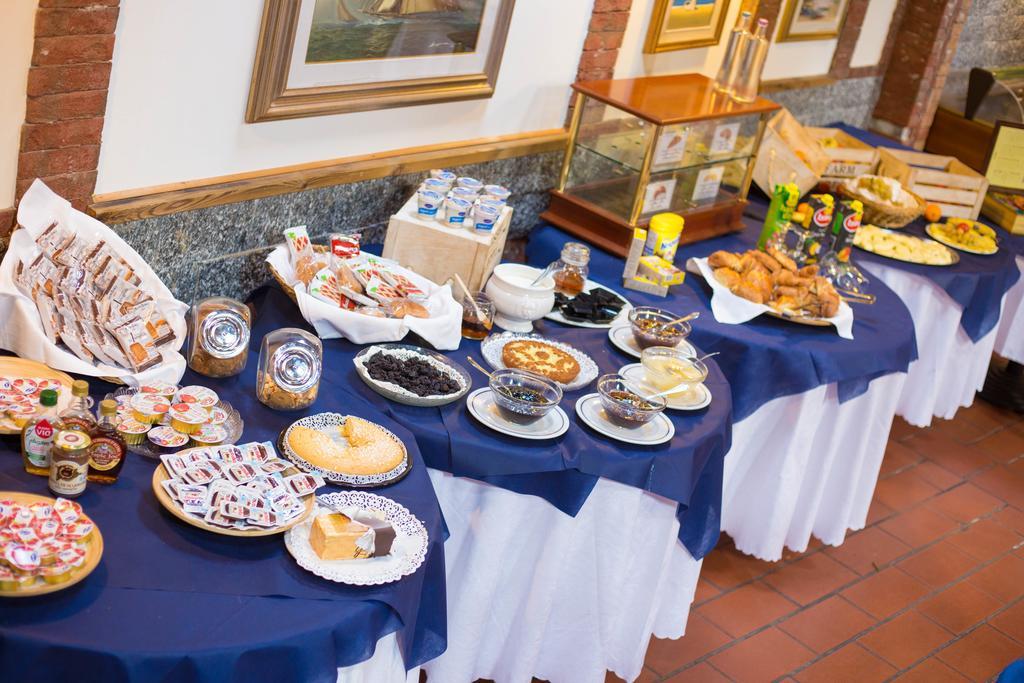 Hotel Ristorante La Perla Varallo Pombia Bagian luar foto