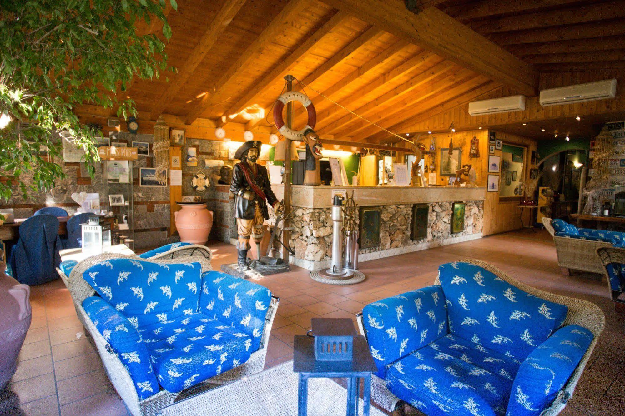Hotel Ristorante La Perla Varallo Pombia Bagian luar foto