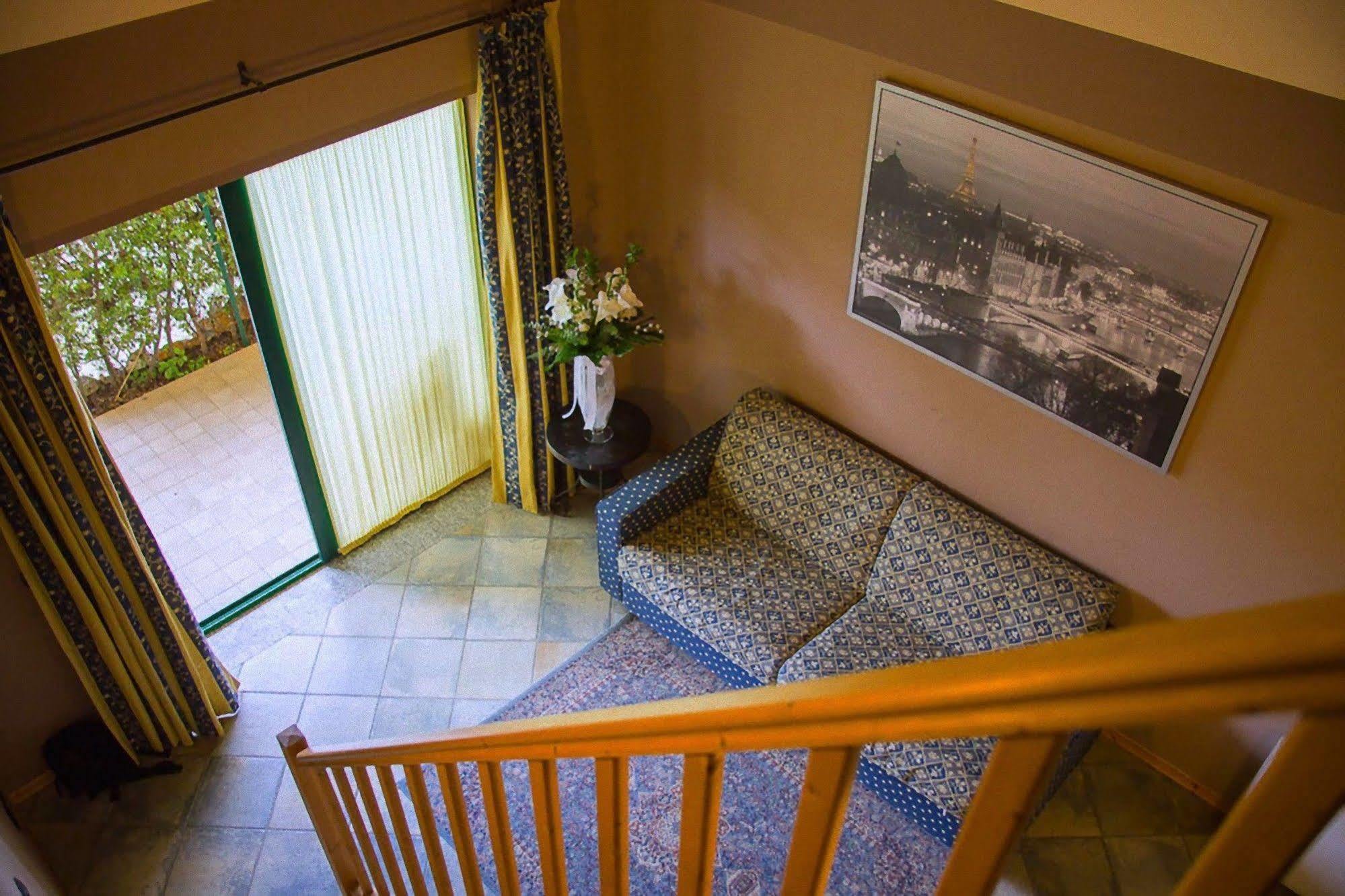 Hotel Ristorante La Perla Varallo Pombia Bagian luar foto