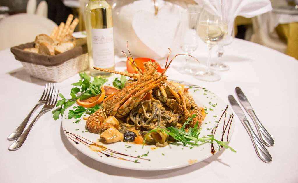 Hotel Ristorante La Perla Varallo Pombia Restoran foto