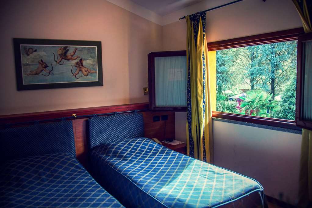 Hotel Ristorante La Perla Varallo Pombia Ruang foto